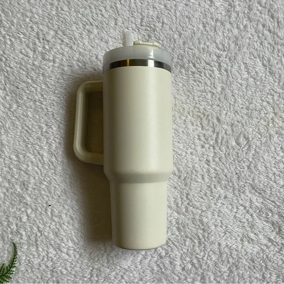 Stanley | adventure quencher travel tumbler 40 oz cup in cream - Picture 3 of 6